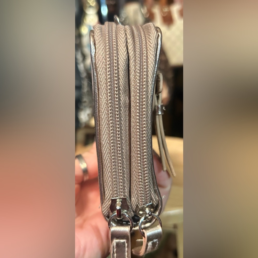Bronze Gold Crossbody Wallet Clutch Multi-Use Bag w/ Detachable Strap LIKE NEW! - Picture 4 of 11